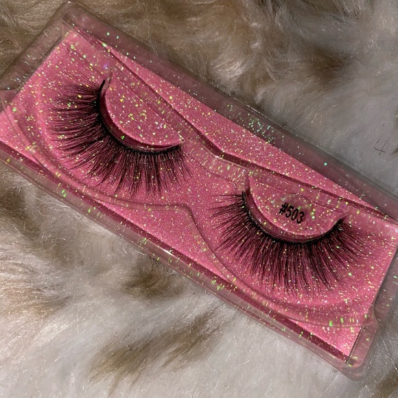 Lashes - Picture 4 of 10